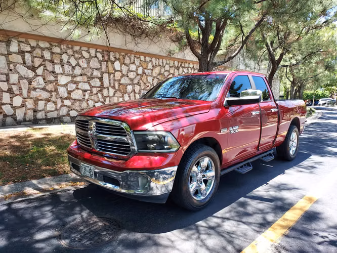 DODGE RAM BIGHORNE-MOTOR HEMI 2015