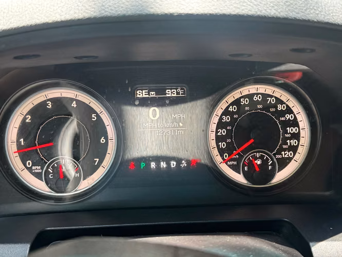 DODGE RAM BIGHORNE-MOTOR HEMI 2015