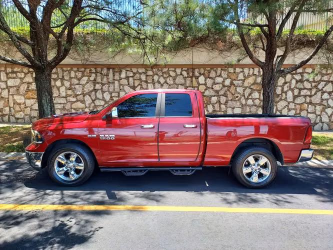 DODGE RAM BIGHORNE-MOTOR HEMI 2015