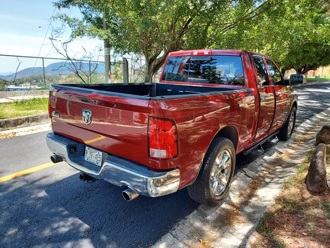 DODGE RAM BIGHORNE-MOTOR HEMI 2015
