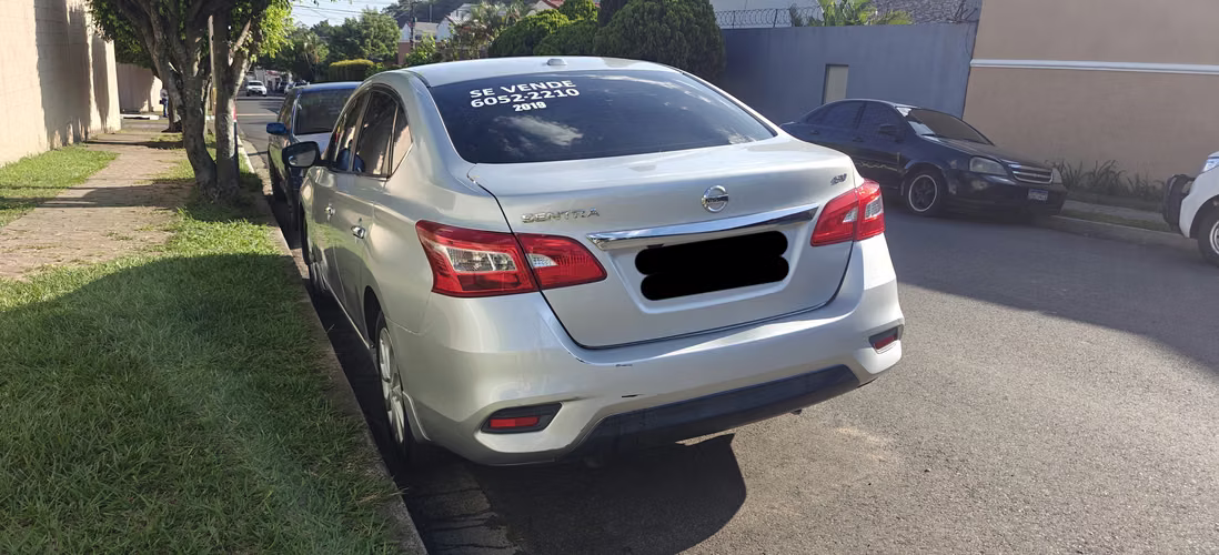Nissan Sentra SV Gris 2019 - Imagen 3