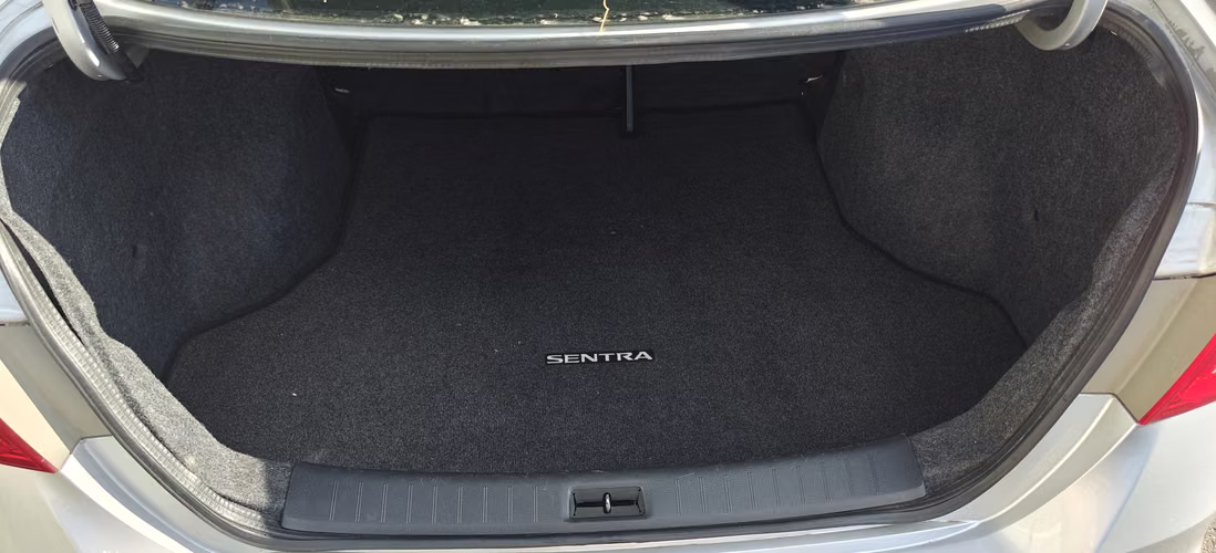 Nissan Sentra SV Gris 2019 - Imagen 8