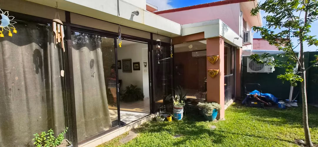 AMPLIA CASA DE 3 HABITACIONES CON JARDÍN Y TERRAZA EN VENTA | MIRAMAR - Imagen 3