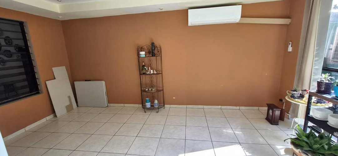 AMPLIA CASA DE 3 HABITACIONES CON JARDÍN Y TERRAZA EN VENTA | MIRAMAR - Imagen 8