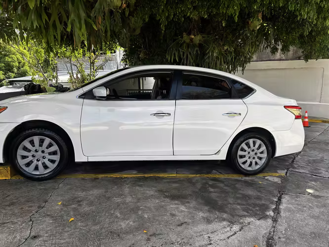 Nissan Sentra 2015 SV negociable 
