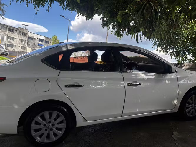 Nissan Sentra 2015 SV negociable 