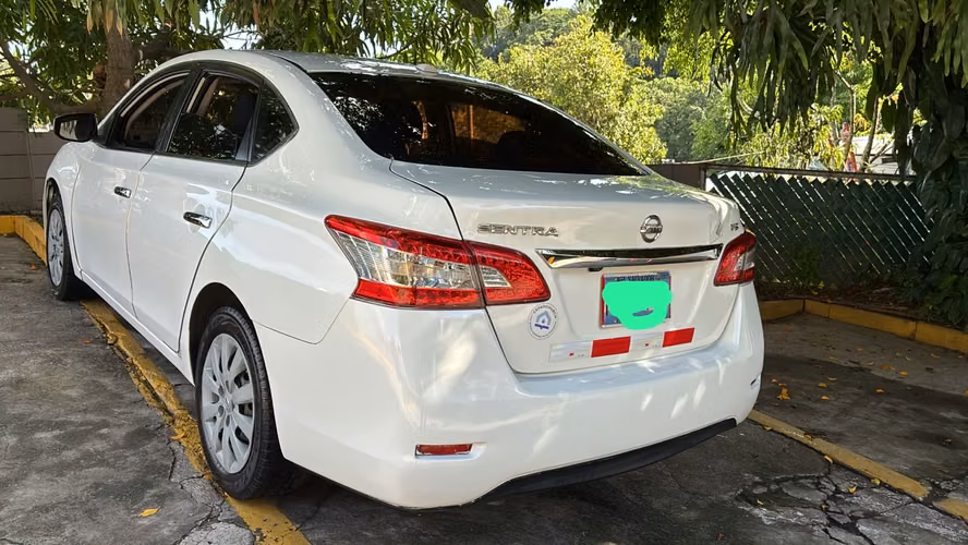 Nissan Sentra 2015 SV negociable 