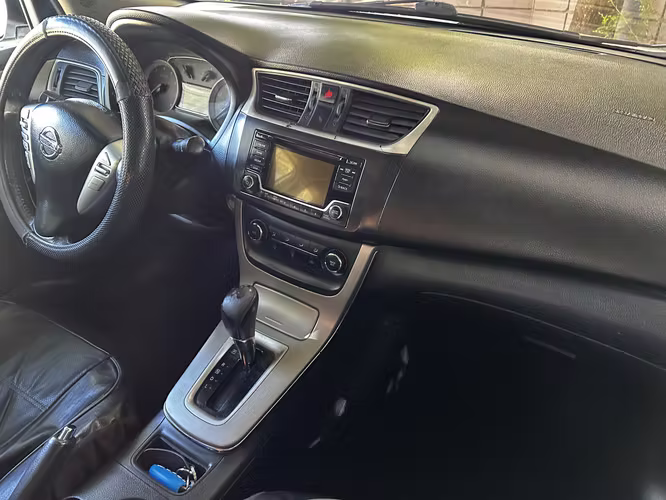 Nissan Sentra 2015 SV negociable 