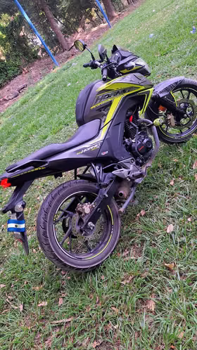 Honda hornet cb160r