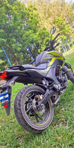 Honda hornet cb160r