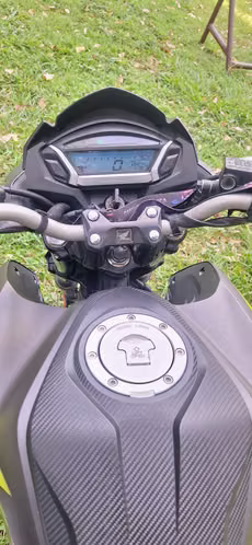 Honda hornet cb160r
