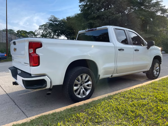 Chevrolet Silverado Custom 2022 4x4 motor 2.7 - Imagen 9