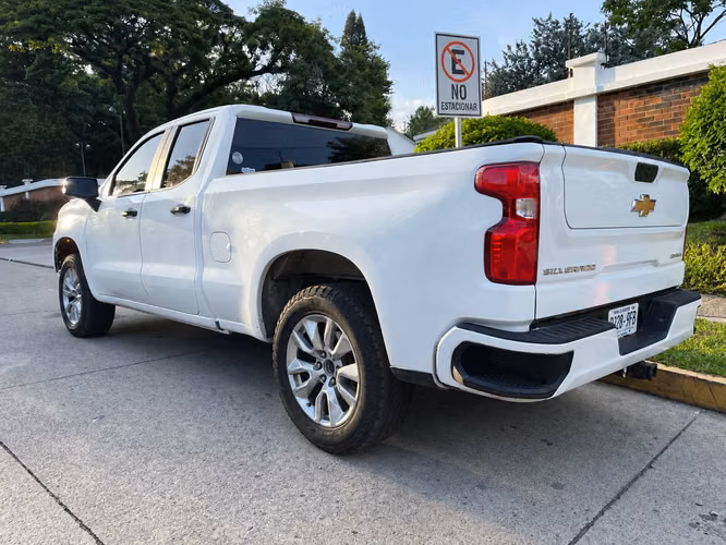 Chevrolet Silverado Custom 2022 4x4 motor 2.7 - Imagen 10