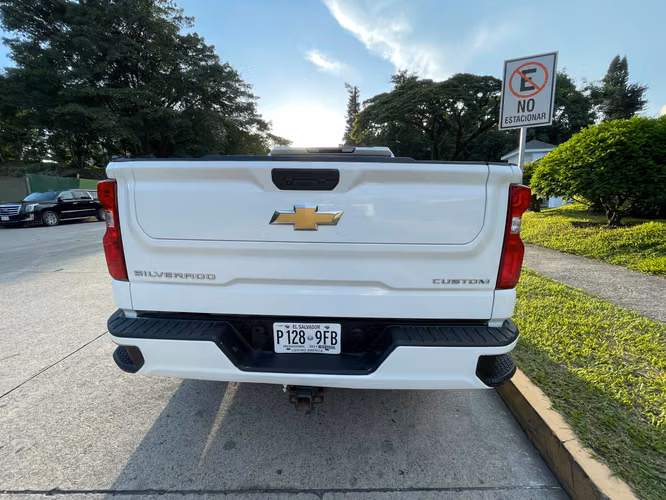 Chevrolet Silverado Custom 2022 4x4 motor 2.7 - Imagen 5