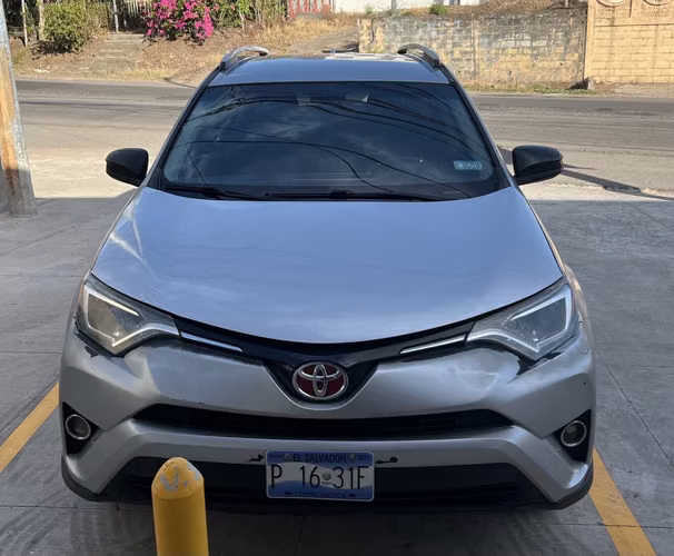 Camionetas RAV4 LE en buen estado 