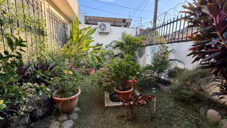 Venta Casa de Una Planta | Col. Maquilishuat  | $400k - Imagen 3