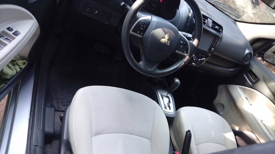 Mitsubishi Mirage g4 como nuevo sin detalles 97 millas sin detalles