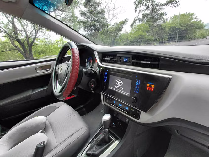 TOYOTA COROLLA - Imagen 4