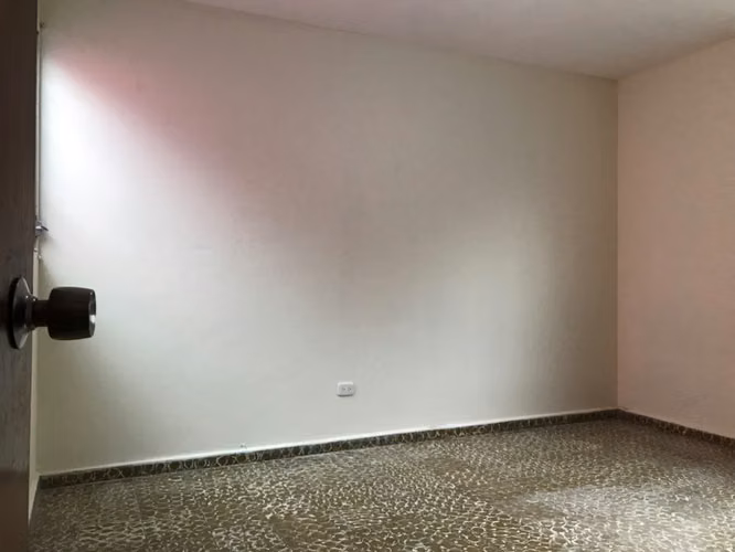 Miralvalle!! alquiló casa ampia para vivienda u oficina, zona Selectos  y Dola City - Imagen 5