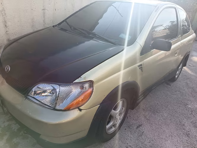 Toyota Echo año 2000  Automático. P. Neg