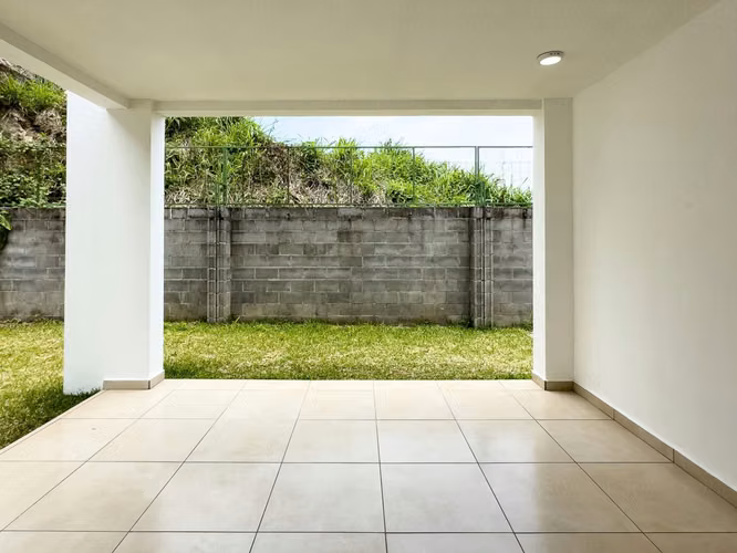 EN ALQUILER | RESIDENCIA EN LOMAS DE SANTA ELENA SUR, NUEVO CUSCATLÁN, LA LIBERTAD - Imagen 14