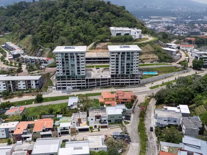 EN ALQUILER | RESIDENCIA EN LOMAS DE SANTA ELENA SUR, NUEVO CUSCATLÁN, LA LIBERTAD - Imagen 5
