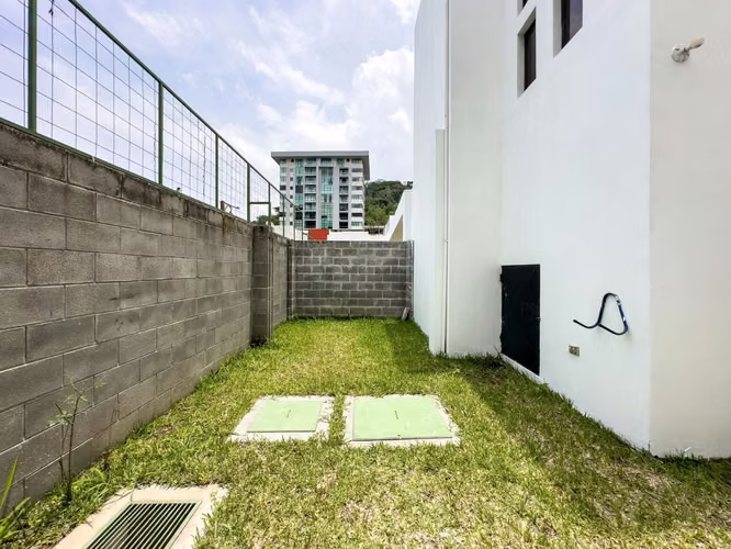 EN ALQUILER | RESIDENCIA EN LOMAS DE SANTA ELENA SUR, NUEVO CUSCATLÁN, LA LIBERTAD - Imagen 16