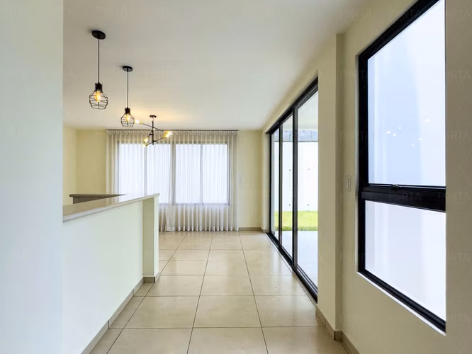EN ALQUILER | RESIDENCIA EN LOMAS DE SANTA ELENA SUR, NUEVO CUSCATLÁN, LA LIBERTAD - Imagen 6