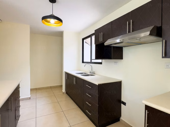 EN ALQUILER | RESIDENCIA EN LOMAS DE SANTA ELENA SUR, NUEVO CUSCATLÁN, LA LIBERTAD - Imagen 12