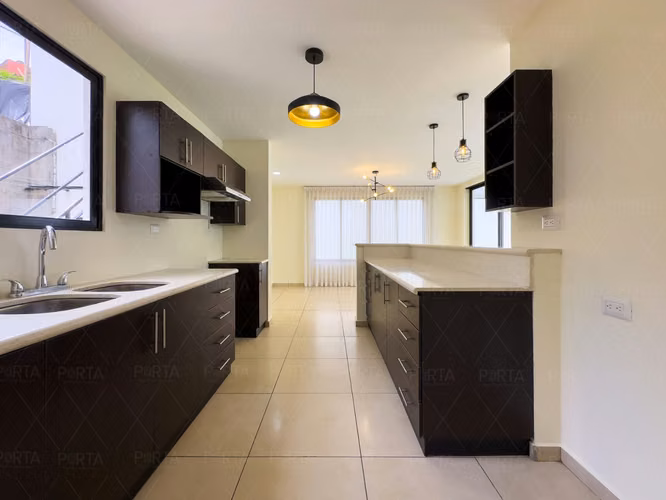 EN ALQUILER | RESIDENCIA EN LOMAS DE SANTA ELENA SUR, NUEVO CUSCATLÁN, LA LIBERTAD - Imagen 11