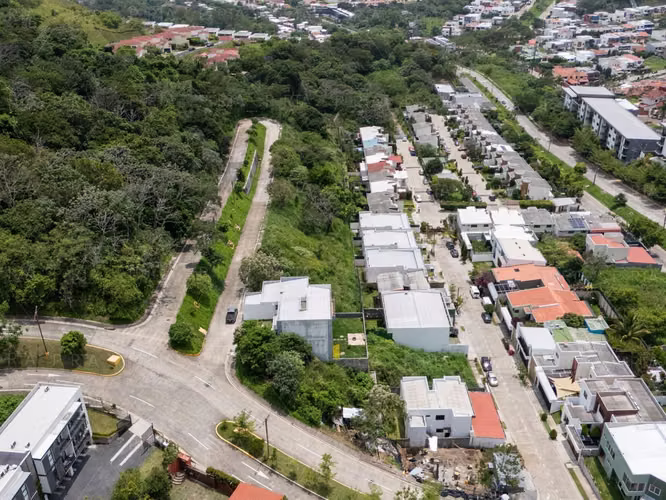 EN ALQUILER | RESIDENCIA EN LOMAS DE SANTA ELENA SUR, NUEVO CUSCATLÁN, LA LIBERTAD - Imagen 4