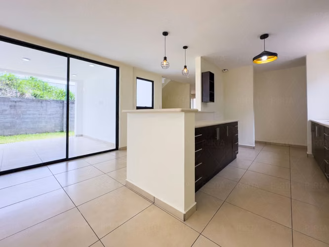 EN ALQUILER | RESIDENCIA EN LOMAS DE SANTA ELENA SUR, NUEVO CUSCATLÁN, LA LIBERTAD - Imagen 13