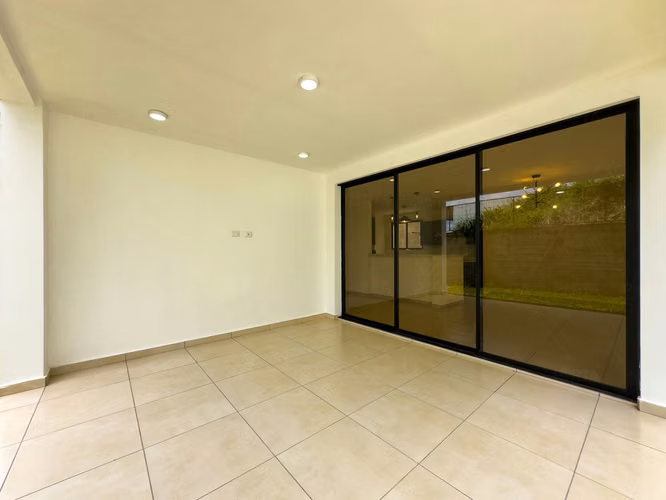 EN ALQUILER | RESIDENCIA EN LOMAS DE SANTA ELENA SUR, NUEVO CUSCATLÁN, LA LIBERTAD - Imagen 18