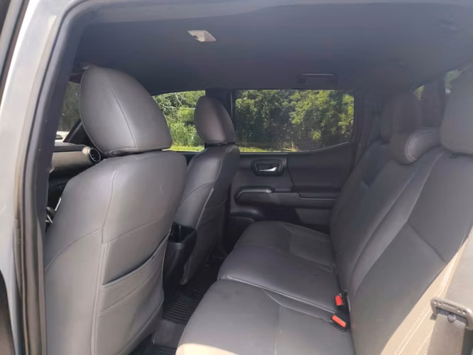  TOYOTA TACOMA DOBLE CABINA  2019 , 4X4,PIÑON DE MONTAÑA, TODO EN EXCELENTE ESTADO, SI VE EL ANUNCIO ES PORQUE SI ESTA D