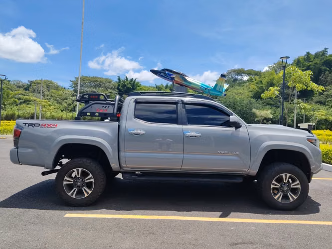  TOYOTA TACOMA DOBLE CABINA  2019 , 4X4,PIÑON DE MONTAÑA, TODO EN EXCELENTE ESTADO, SI VE EL ANUNCIO ES PORQUE SI ESTA D
