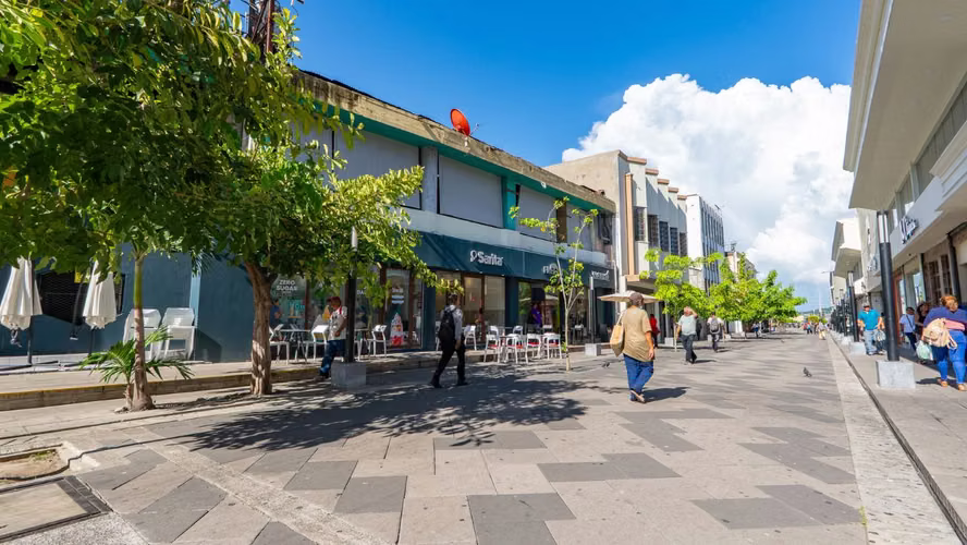 PLAZA COMERCIAL EN VENTA | CENTRO HISTÓRICO, SAN SALVADOR / EL SALVADOR - Imagen 2