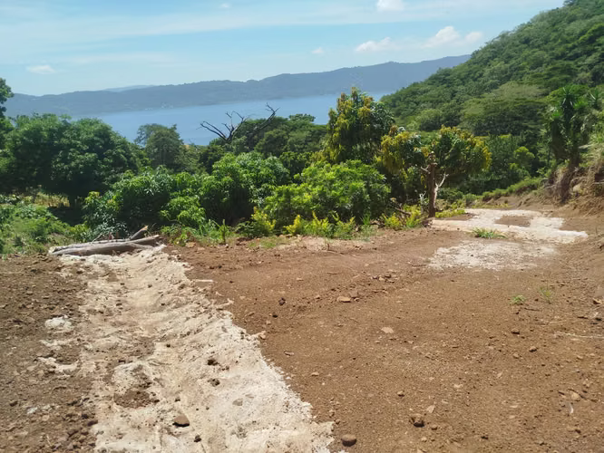 Se venden 4 parcelas de terreno en el lago de Coatepeque  - Imagen 2
