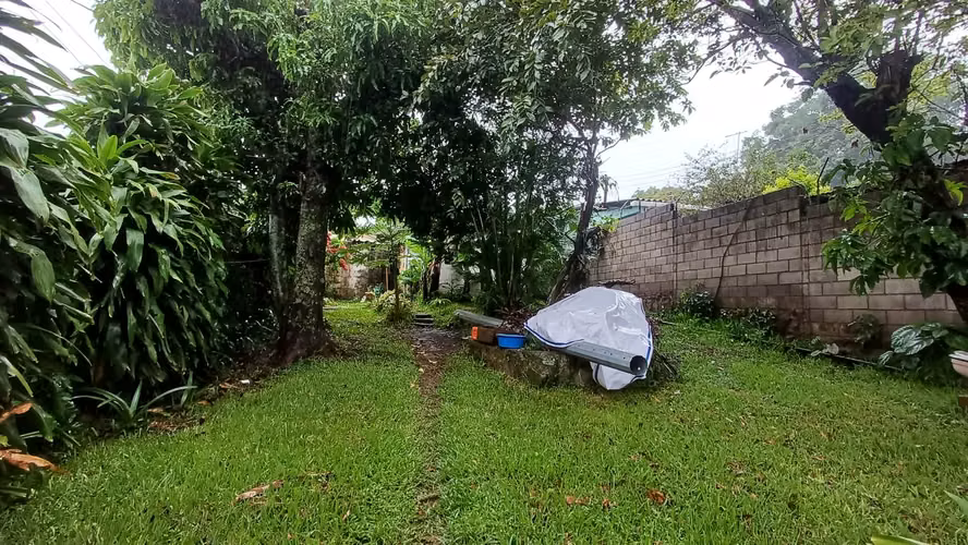 Se venden un lote y una casa en la zona del lago de Coatepeque 