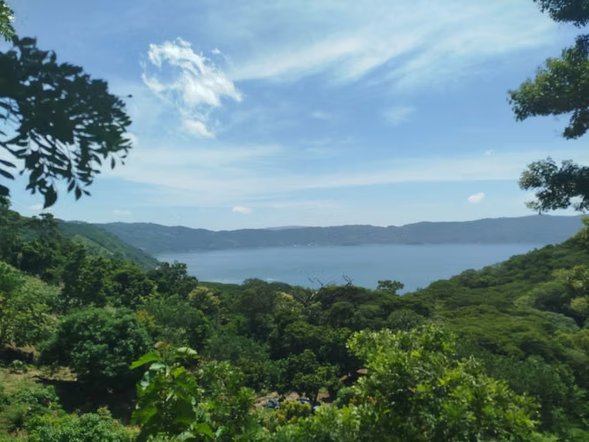 Se venden 4 parcelas de terreno en el lago de Coatepeque 