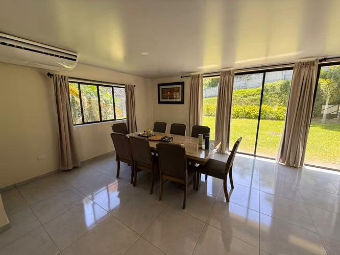 SE VENDE CASA ESCALON MODERNA COMO NUEVA, TOTALMENTE AMUEBLADA, 3 HABITACIONES CADA UNA CON BAÑO Y ESTUDIO CON BAÑO COMP - Imagen 6