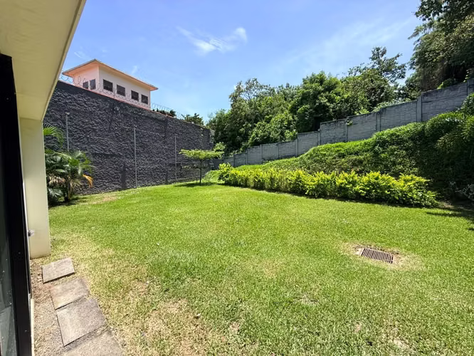 SALE MODERN STEP HOUSE AS NEW, FULLY FURNISHED, 3 ROOMS EACH WITH BATHROOM AND STUDIO WITH BATHROOM 