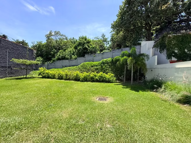 SE VENDE CASA ESCALON MODERNA COMO NUEVA, TOTALMENTE AMUEBLADA, 3 HABITACIONES CADA UNA CON BAÑO Y ESTUDIO CON BAÑO COMP - Imagen 5