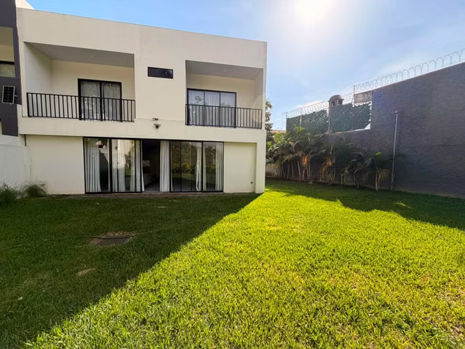 SE VENDE CASA ESCALON MODERNA COMO NUEVA, TOTALMENTE AMUEBLADA, 3 HABITACIONES CADA UNA CON BAÑO Y ESTUDIO CON BAÑO COMP - Imagen 18
