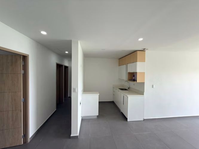 SE ALQUILA APARTAMENTO TORRE TRIU ESCALON, de primer nivel con jardín Área de apartamento: 91.30 m²  Área de jardín: 4 - Imagen 9
