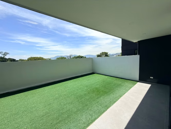 SE ALQUILA APARTAMENTO TORRE TRIU ESCALON, de primer nivel con jardín Área de apartamento: 91.30 m²  Área de jardín: 4 - Imagen 6