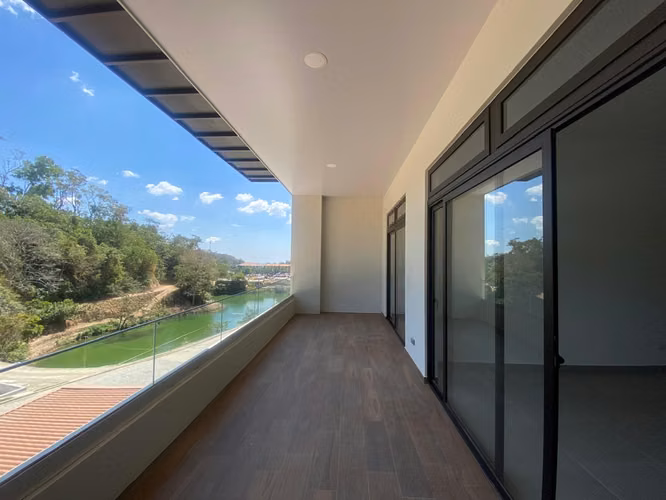  SE ALQUILA APARTAMENTO ATLOFT TUSCANIA Zaragoza, La Libertad, Con vista a la Laguna Características: 102.82 m² de const