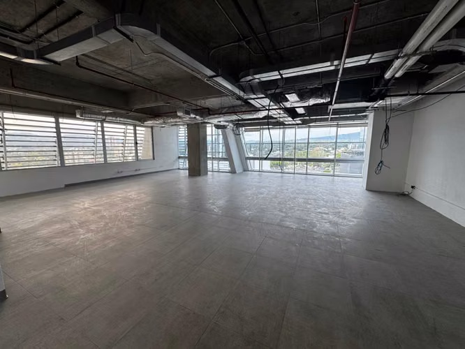 SE ALQUILA LOCAL TORRE INSIGNE SAN BENITO, CON VISTA, tiene 134 mts2, cuenta con 4 Parqueos, mas bodega, PRECIO: $3,000  - Imagen 6