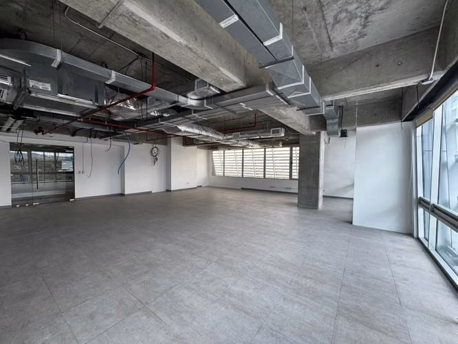 SE ALQUILA LOCAL TORRE INSIGNE SAN BENITO, CON VISTA, tiene 134 mts2, cuenta con 4 Parqueos, mas bodega, PRECIO: $3,000  - Imagen 8