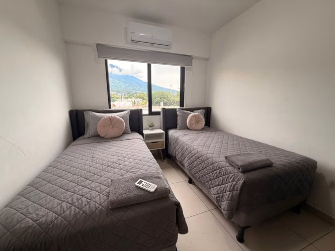 APARTAMENTO EN VENTA EN COLONIA ESCALON | VISTA AL VOLCAN - Imagen 9