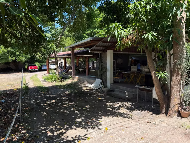 land is rented 1.4 km from El Salvador International Airport